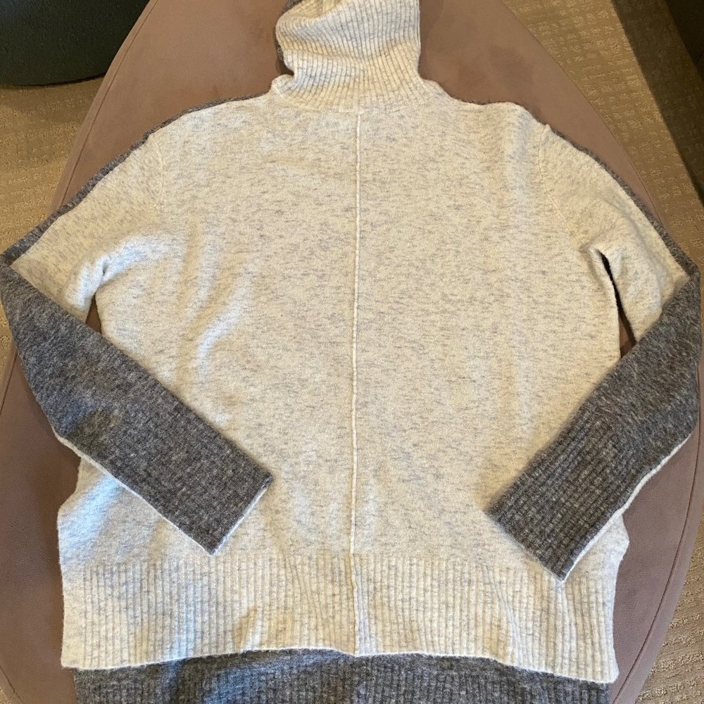 Athleta Two Toned Turtleneck XS
